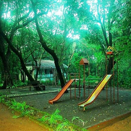 Cecil Hotel Matheran Esterno foto