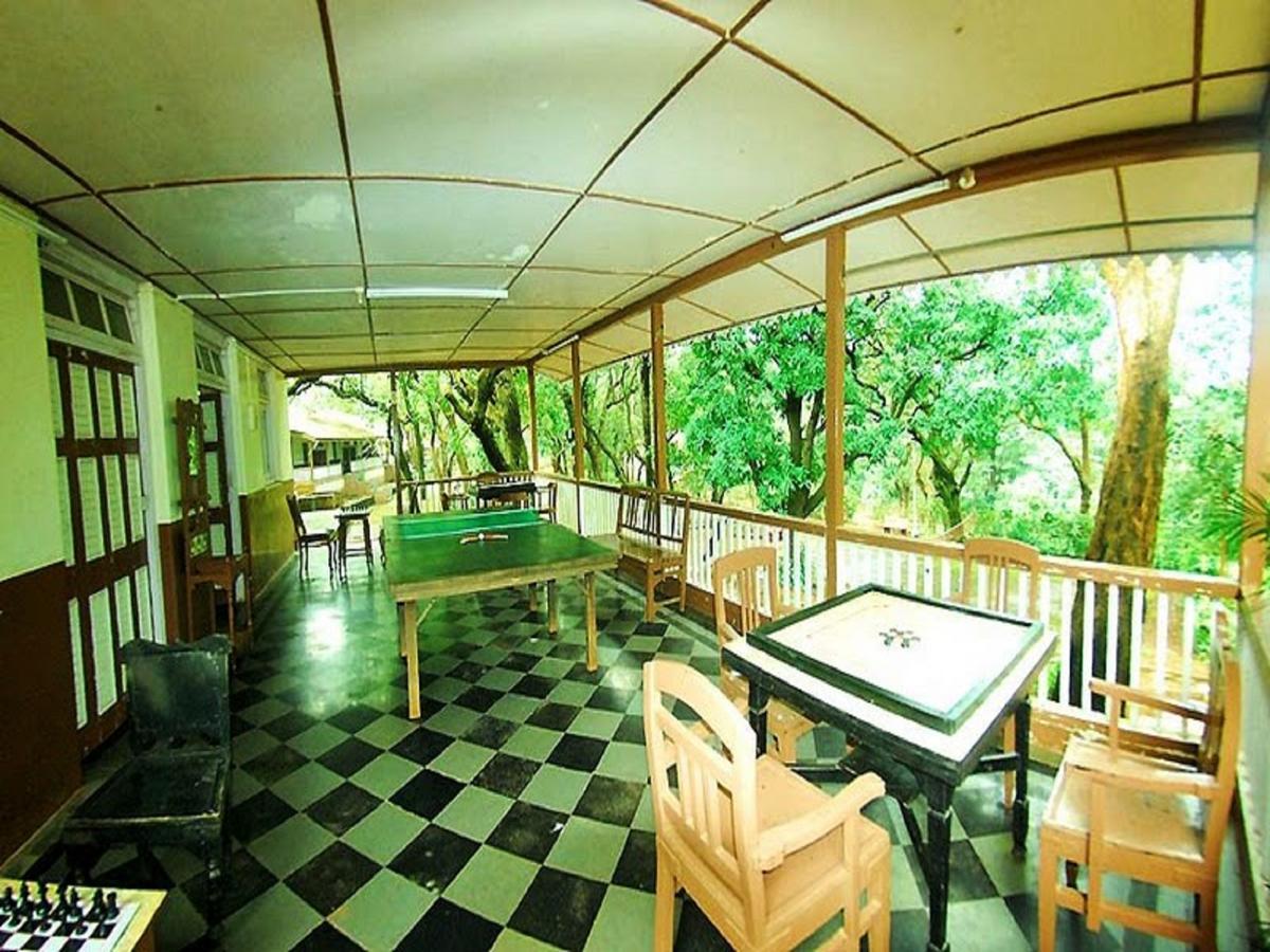 Cecil Hotel Matheran Esterno foto