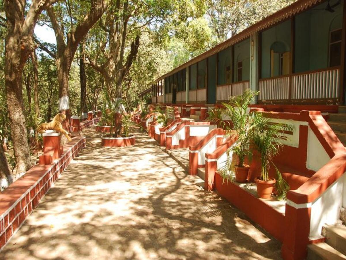 Cecil Hotel Matheran Esterno foto