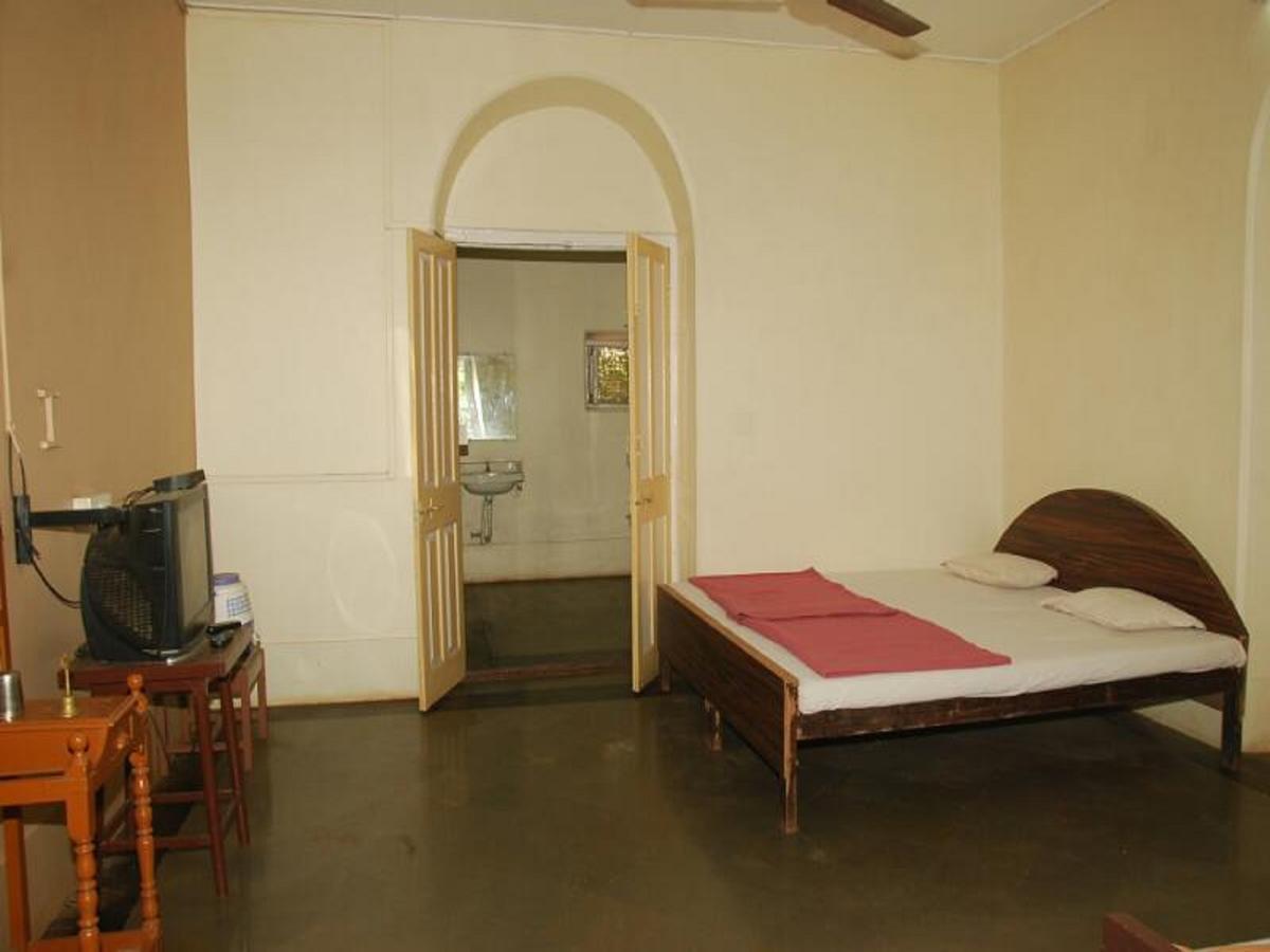 Cecil Hotel Matheran Esterno foto