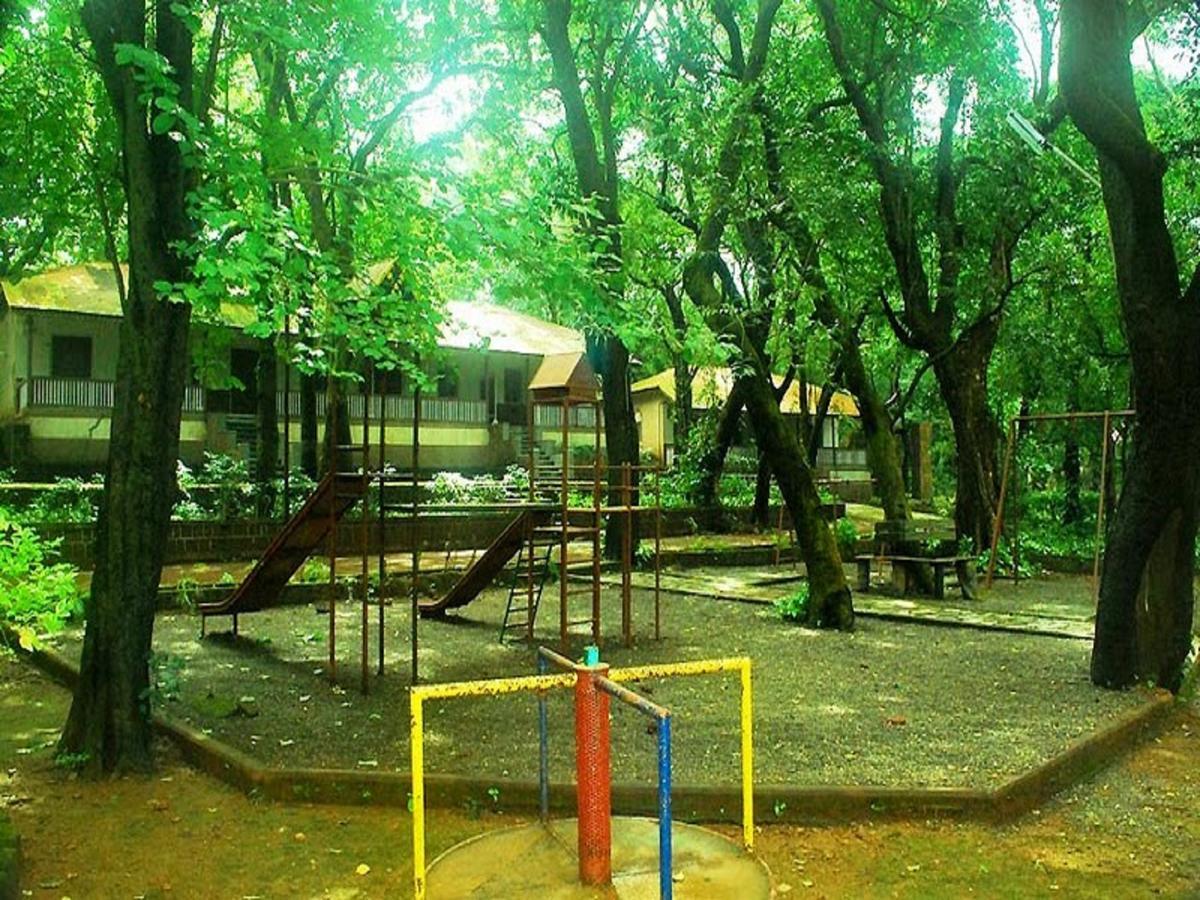 Cecil Hotel Matheran Esterno foto