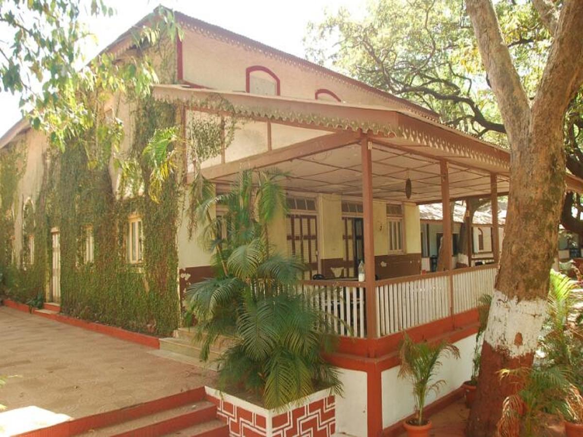 Cecil Hotel Matheran Esterno foto