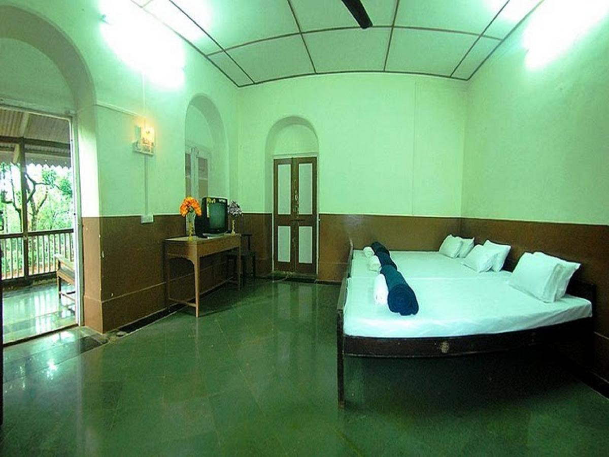 Cecil Hotel Matheran Esterno foto