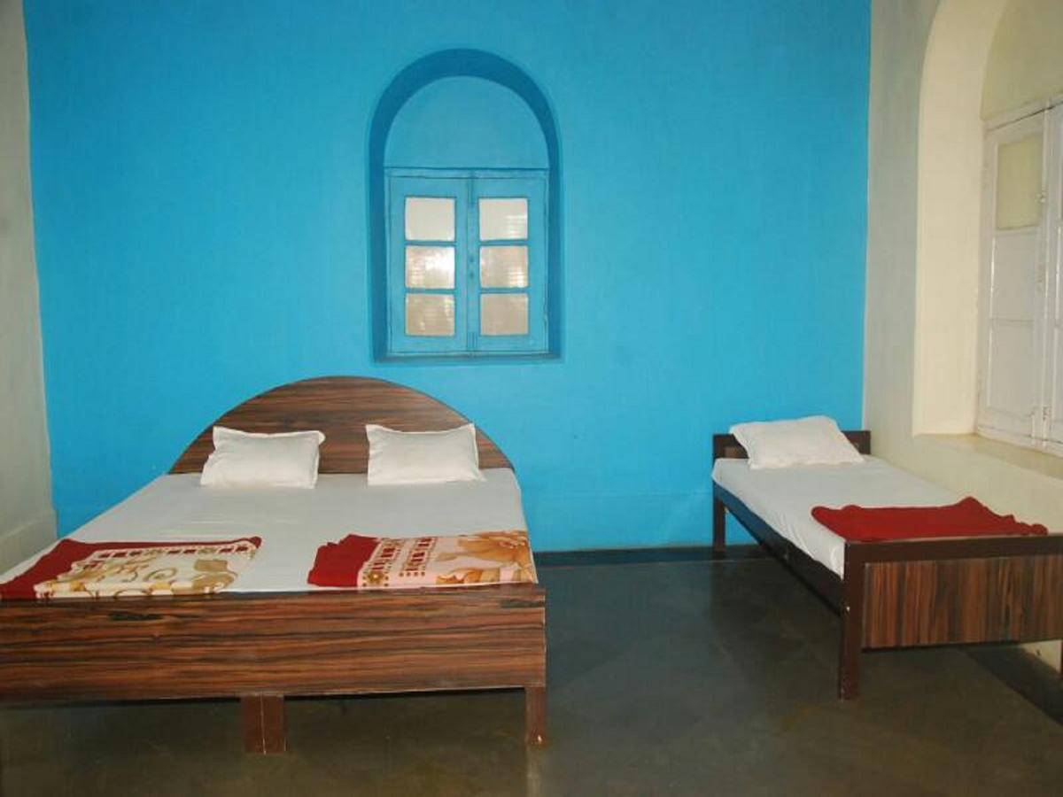 Cecil Hotel Matheran Esterno foto
