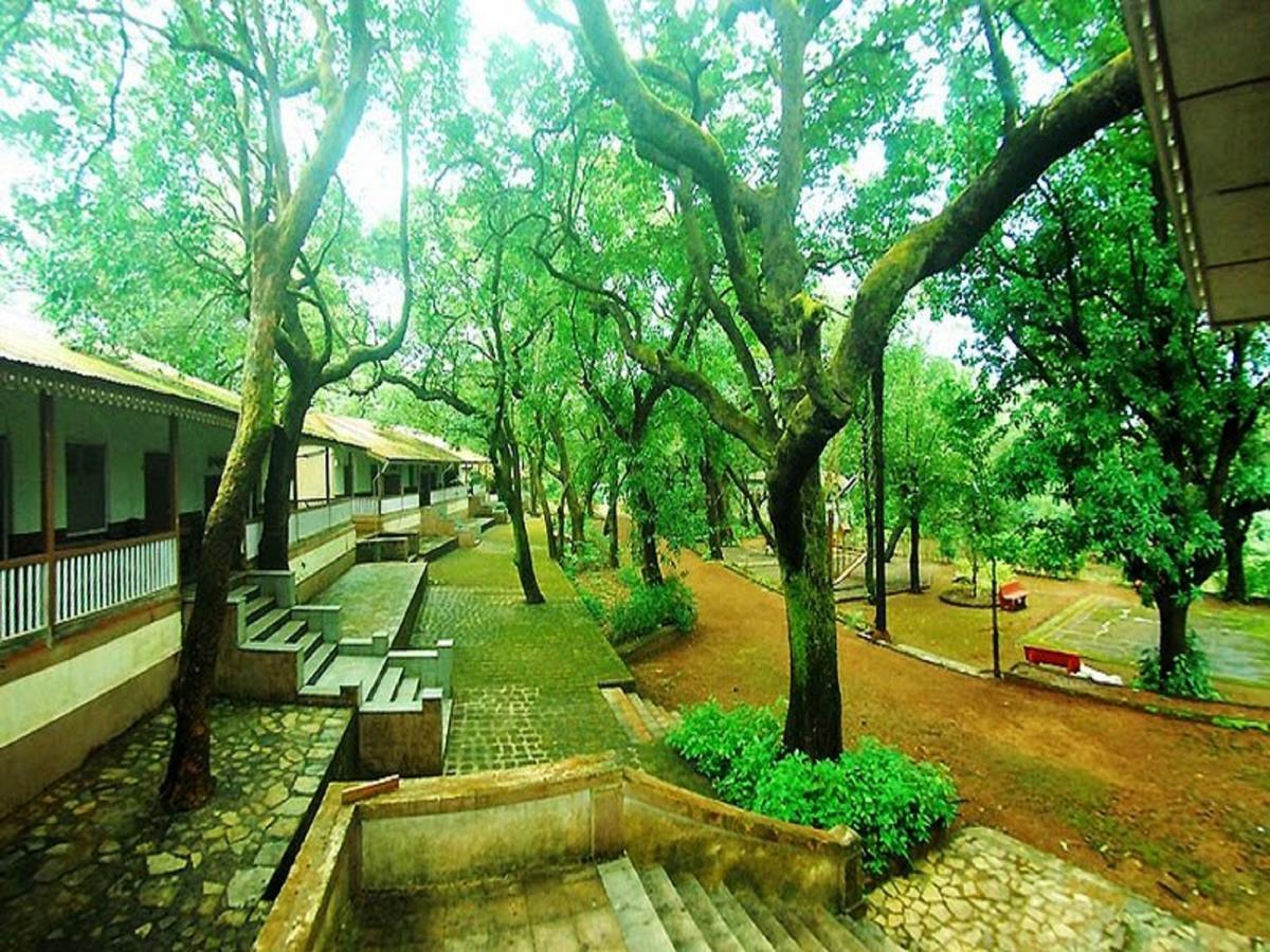 Cecil Hotel Matheran Esterno foto