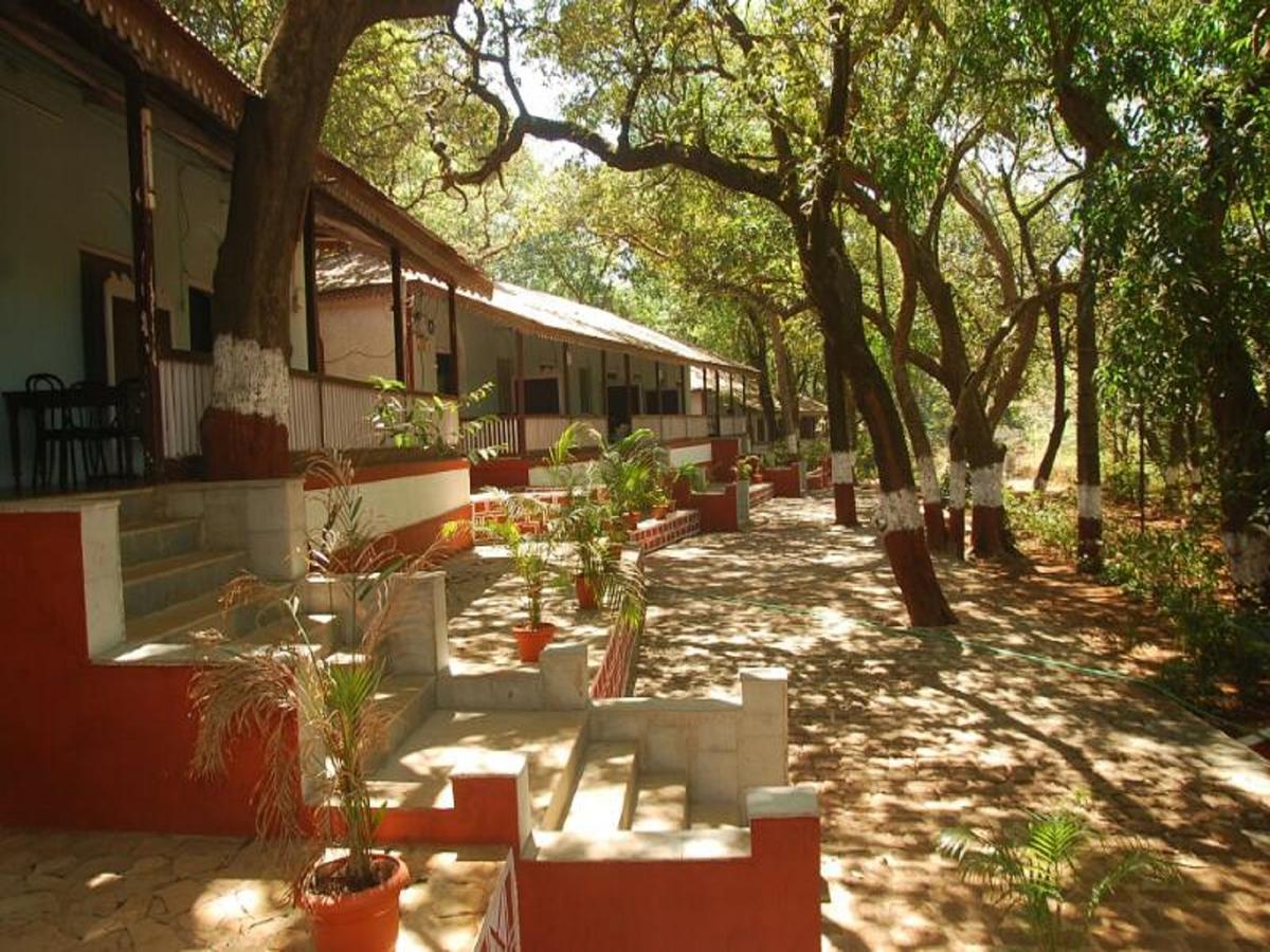 Cecil Hotel Matheran Esterno foto