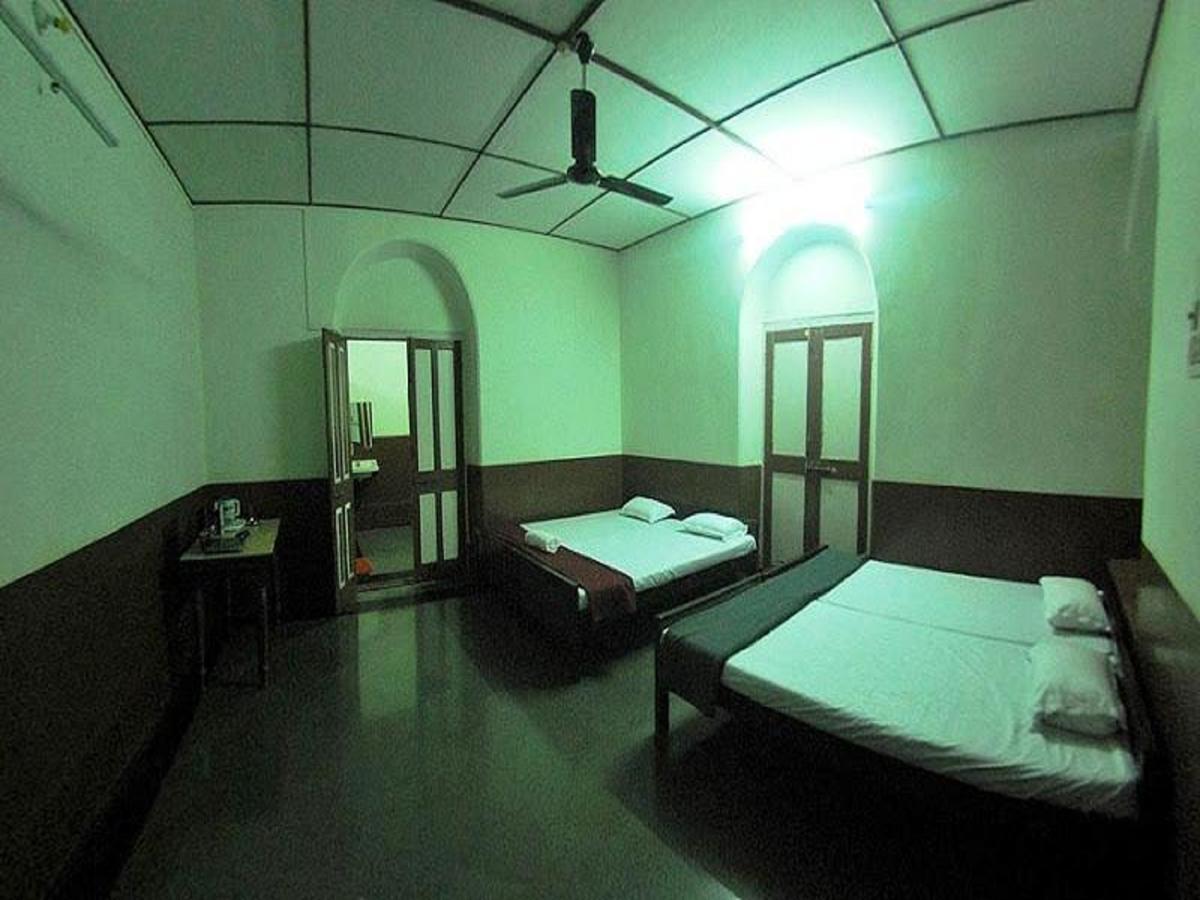 Cecil Hotel Matheran Esterno foto