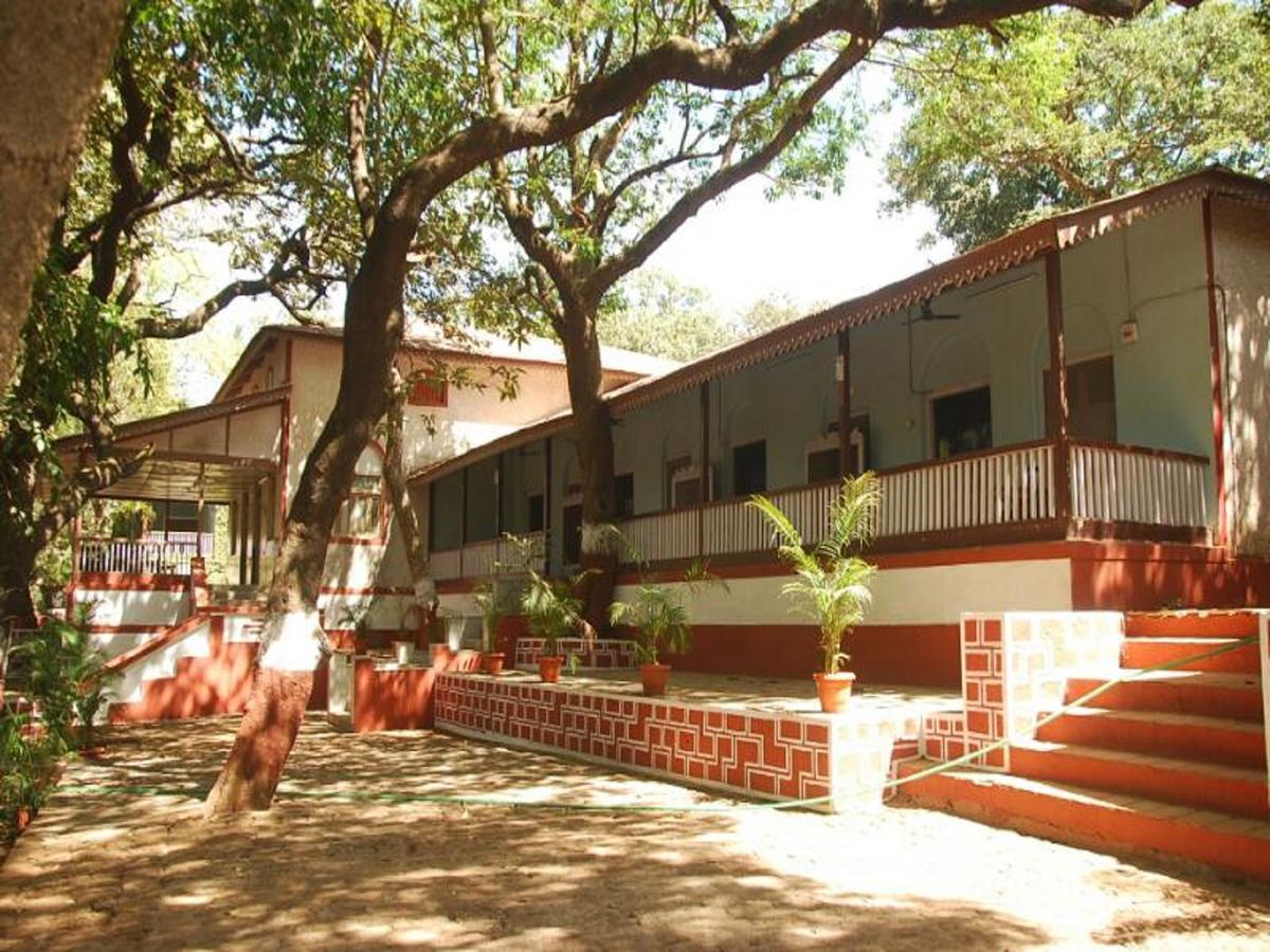 Cecil Hotel Matheran Esterno foto