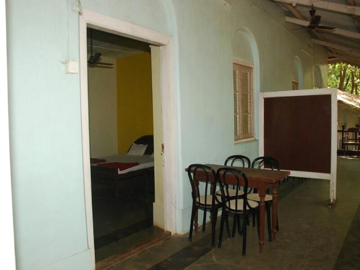 Cecil Hotel Matheran Esterno foto