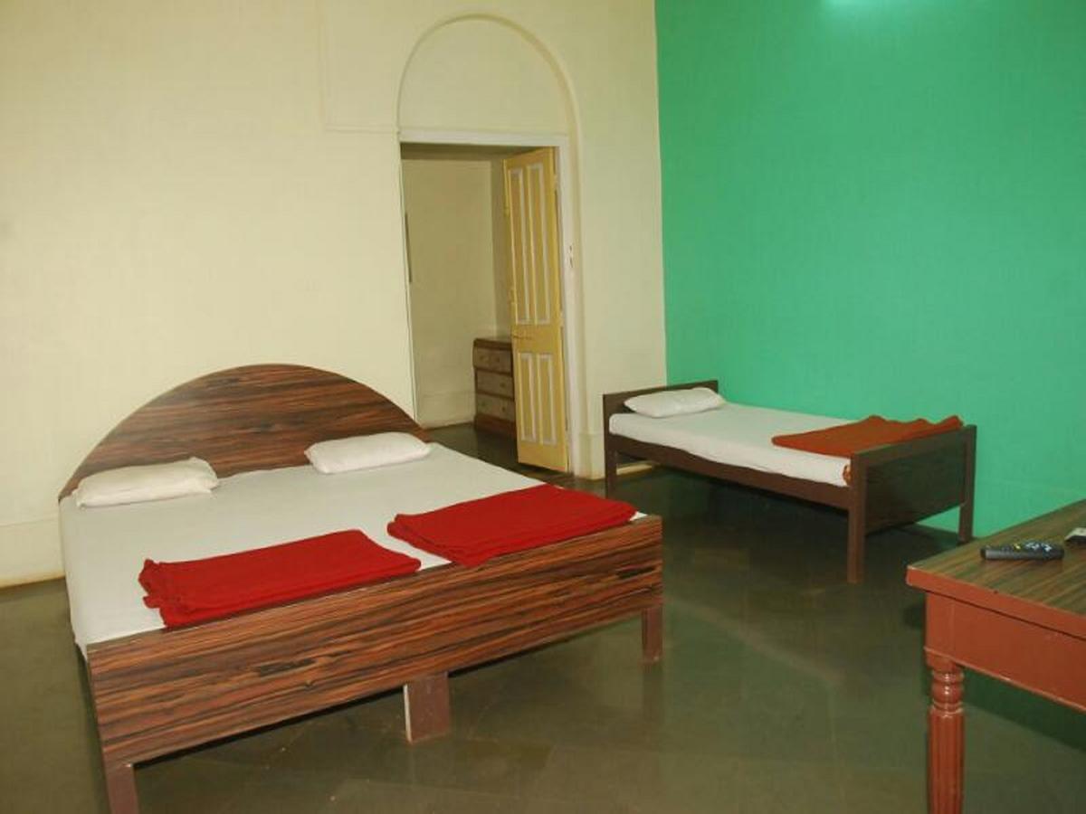 Cecil Hotel Matheran Esterno foto